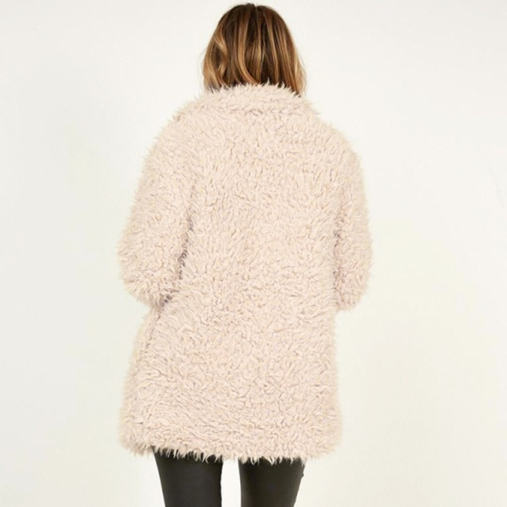 🌹Soft & Cozy Faux Fur Coat🌹 - Picture 3 of 7